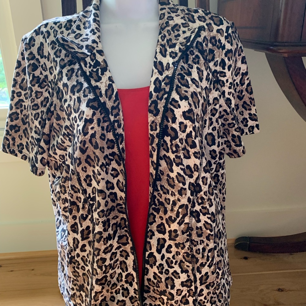 Chico’s short sleeve Zenergy zippered jacket